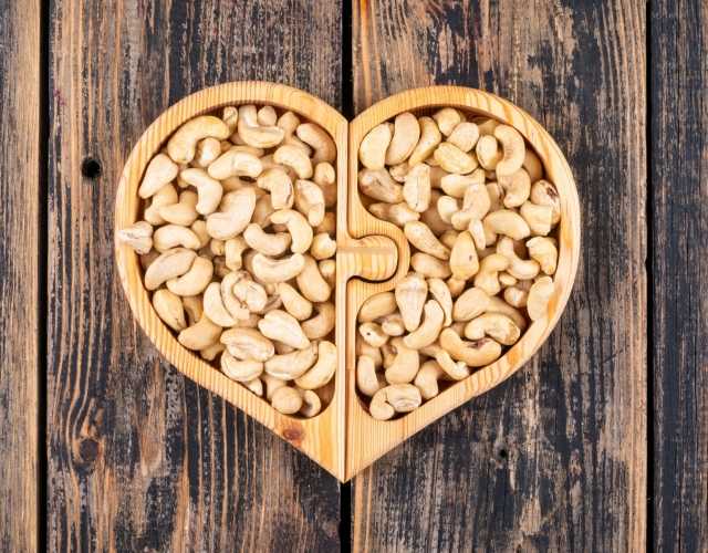 Cashew nuts and cardiovascular health - Hạt điều và sức khỏe tim mạch